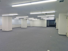 貸室奥側から見た室内