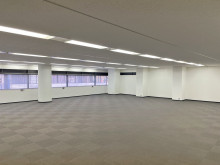 貸室奥側から見た室内