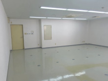 貸室奥側から見た室内