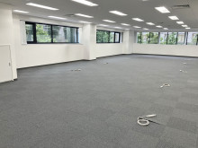 貸室奥側から見た室内