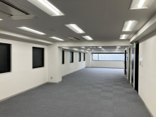 貸室奥側から見た室内