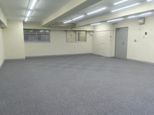 貸室奥側から見た室内