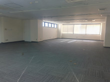 貸室奥側から見た室内