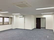 貸室奥側から見た室内