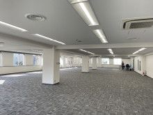 貸室奥側から見た室内