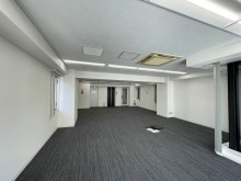 貸室奥側から見た室内