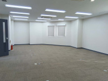 貸室奥側から見た室内