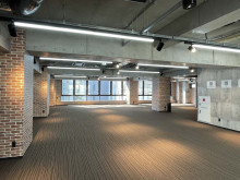 貸室奥側から見た室内