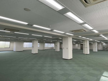 貸室奥側から見た室内