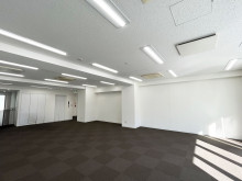 貸室奥側から見た室内