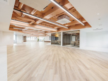 貸室奥側から見た室内