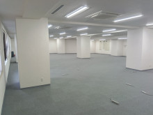 貸室奥側から見た室内