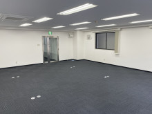 貸室奥側から見た室内