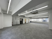 奥側から見た室内