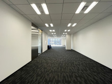 奥側から見た室内