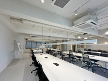 貸室奥側から見た室内