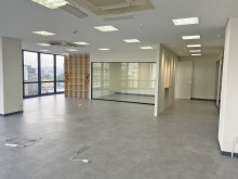 貸室奥側から見た室内