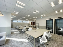 貸室奥側から見た室内