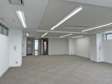 貸室奥側から見た室内