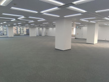 貸室奥側から見た室内