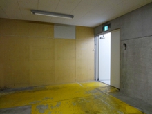 地下に倉庫あり