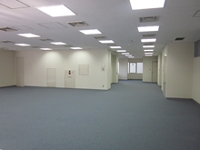 オフィスビル出入口