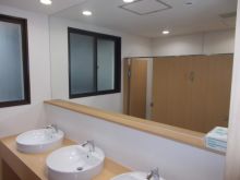 木目調で美しいトイレ