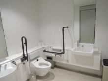 1階の多目的トイレ