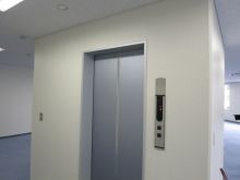 エレベーター前