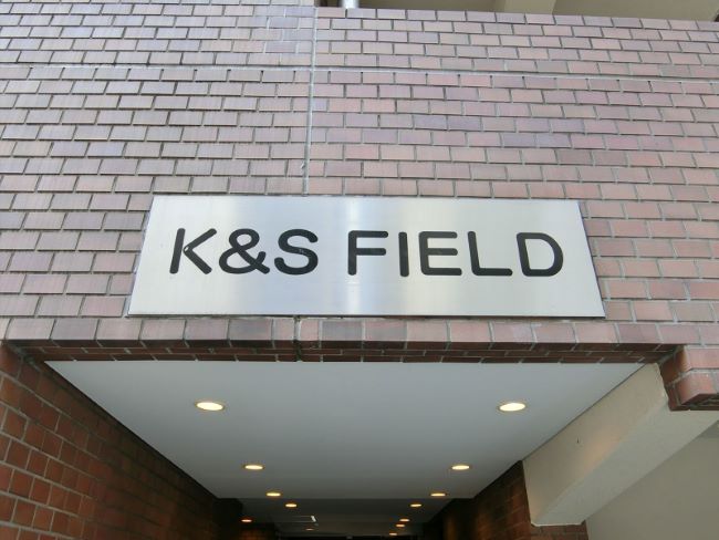 ネームプレート：K&S FIELD