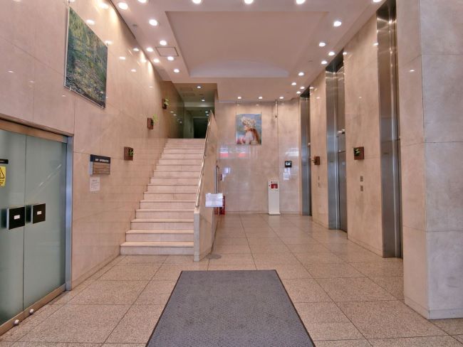 ポーラ青山ビル 1階 67 坪 Officee