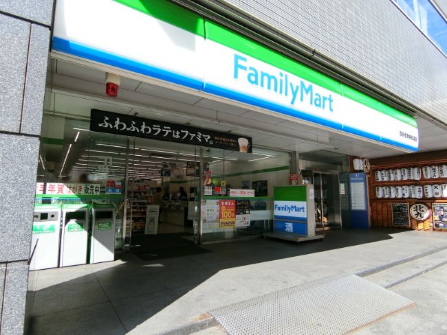 1階：ファミリーマート