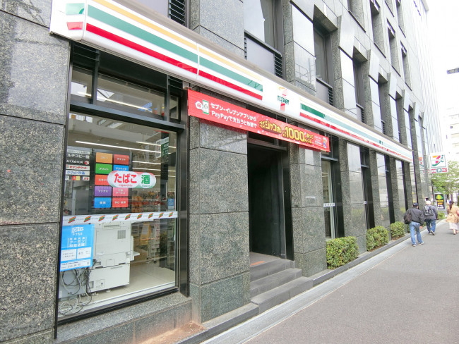 1階：セブン-イレブン 新宿新小川町店