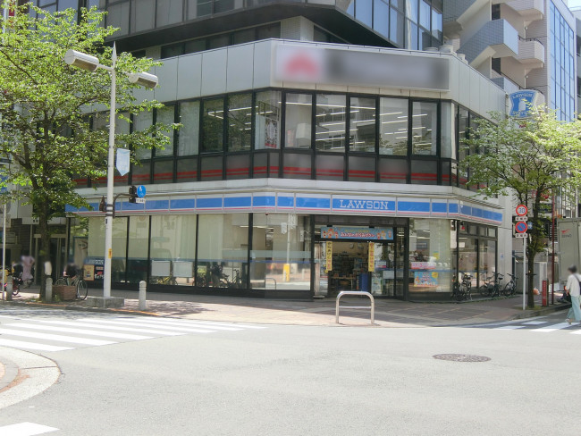 1階のローソン 田町駅東口店
