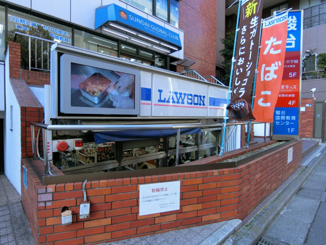 1階のローソンH神田駿河台店