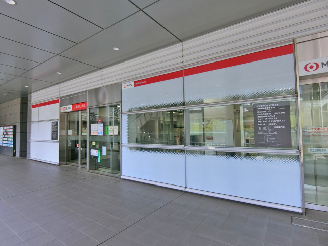 2階の三菱UFJ銀行 品川駅前支店