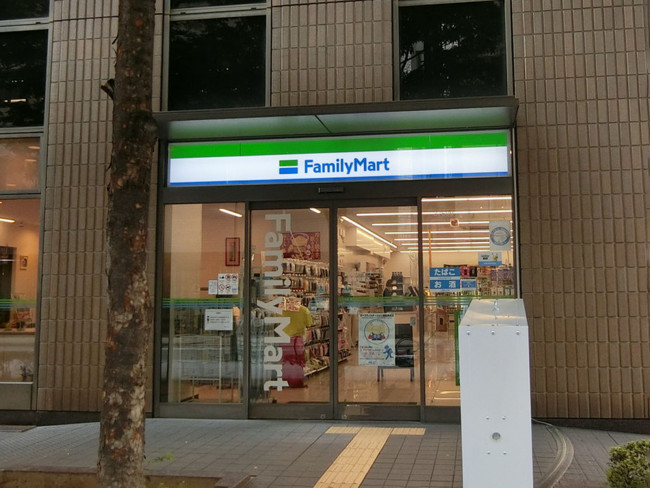 1階のファミリーマート淀屋橋駅東店