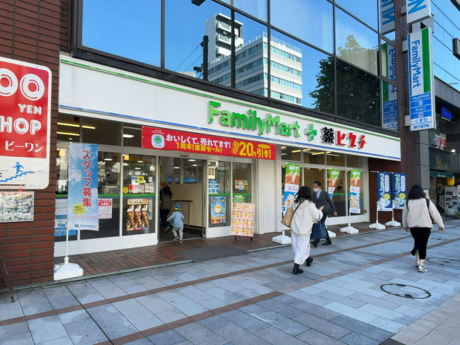1階：ファミリーマート 薬ヒグチ淡路町店