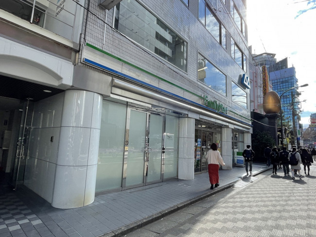 1階のファミリーマート渋谷キャットストリート店