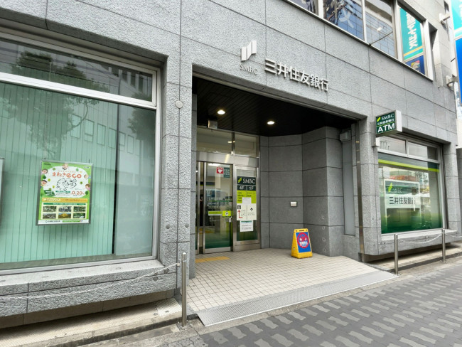 1階の三井住友銀行 京阪京橋支店