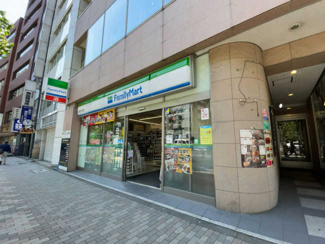 1階のファミリーマート 渋谷三丁目店