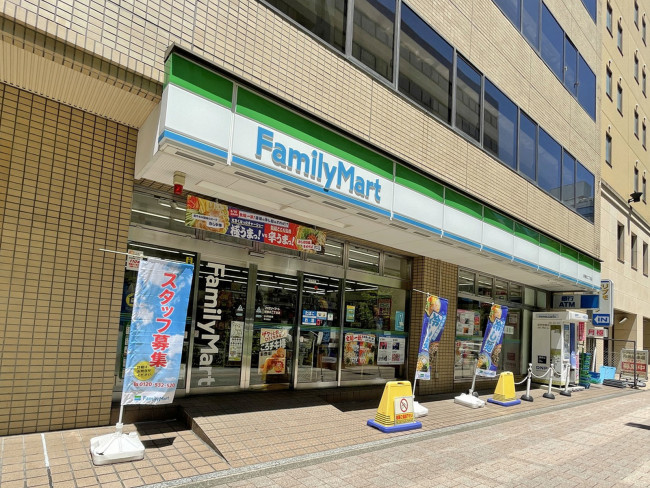 1階のファミリーマート 新横浜二丁目店