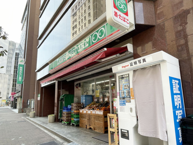 1階のローソンストア100 神戸栄町通店