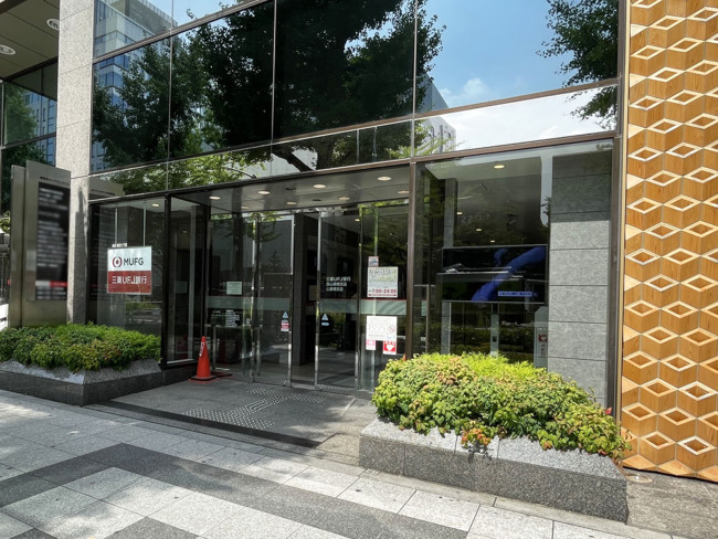 1階の三菱UFJ銀行西心斎橋支店