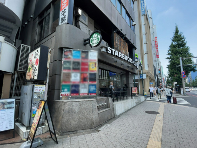 1階のスターバックスコーヒー 新宿３丁目店
