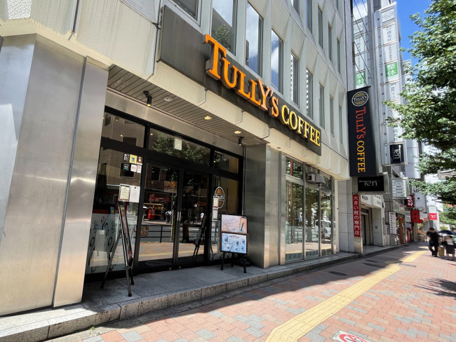 1階のタリーズコーヒー新宿小滝橋通り店