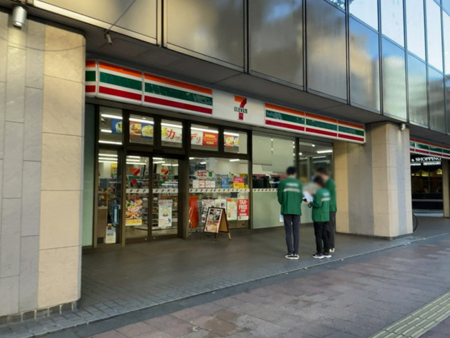 1階のセブンイレブン 博多駅前朝日ビル店