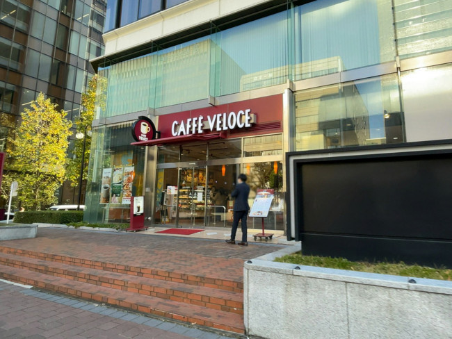 1階のカフェ・ベローチェ 博多大博通り店