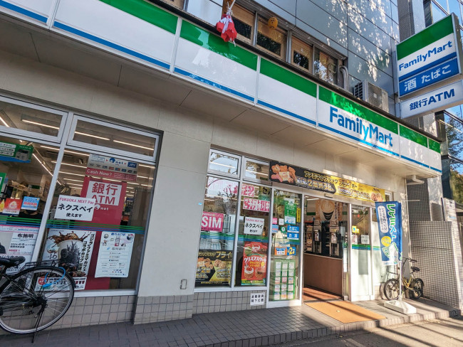 1階テナントのファミリーマート 福岡合同庁舎前店