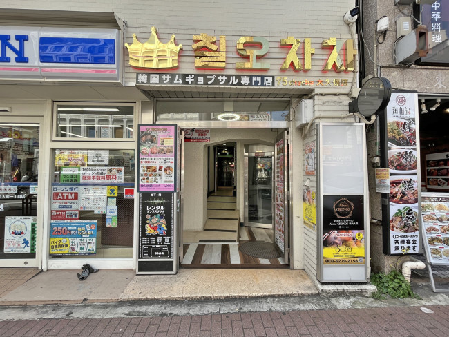 オフィスビル出入り口